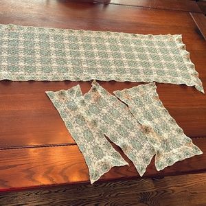 Vintage set green/cream runner & 3 oblong doilies